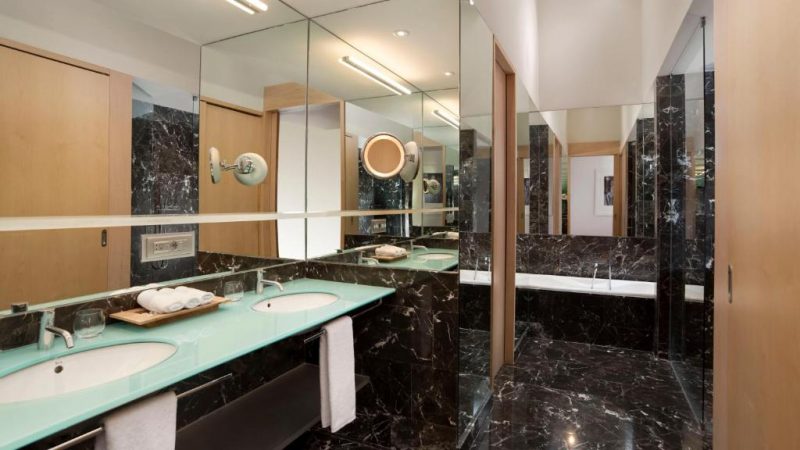 hoteles con encanto baño de marmol