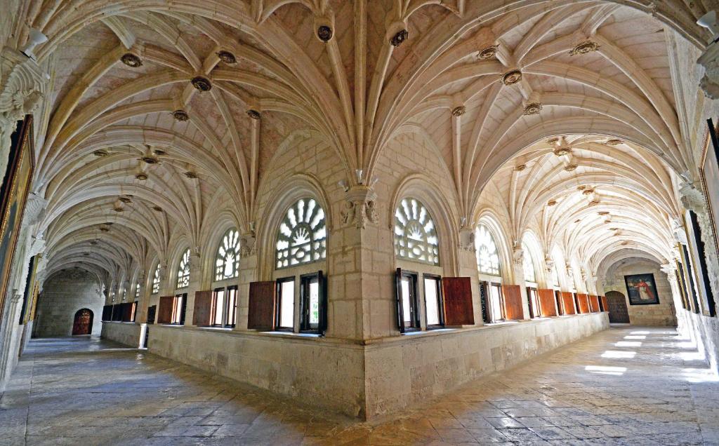 Arcos del siglo XVIII de este hotel con encanto en Burgos