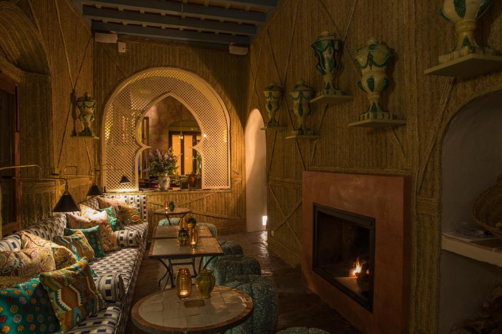 La zona de salón, con decoración de inspiración árabe.