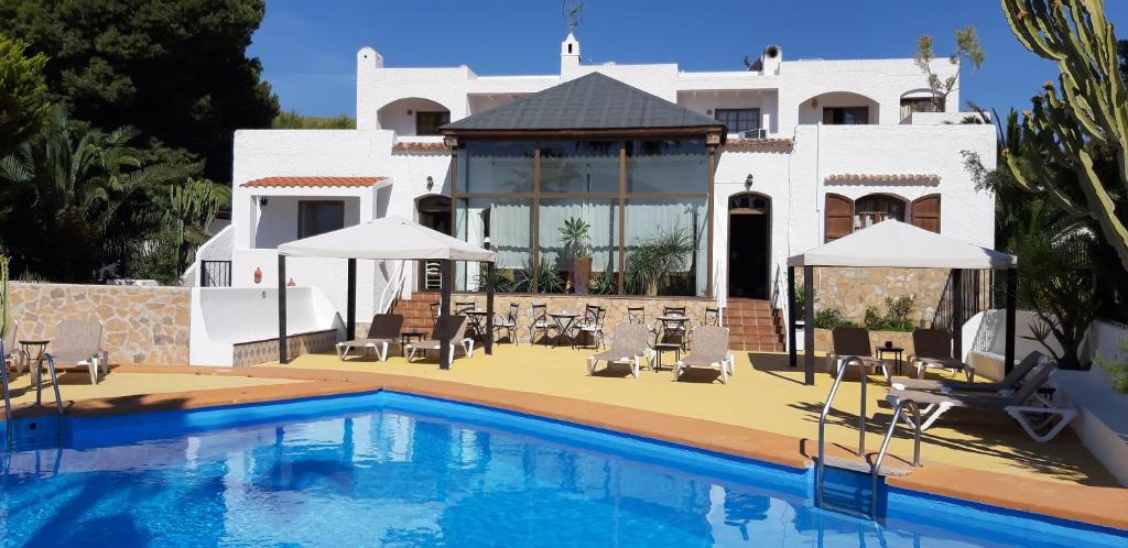 La fachada del hotel.