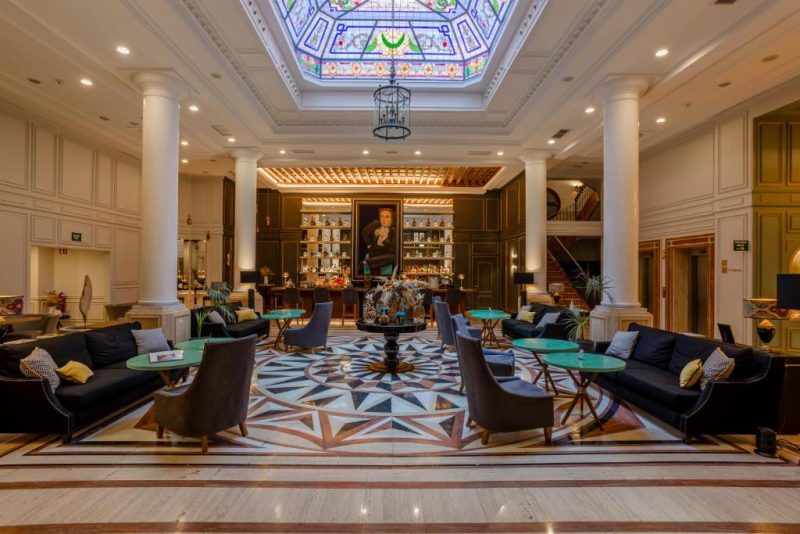Salón de un hotel de 5 estrellas en Toledo