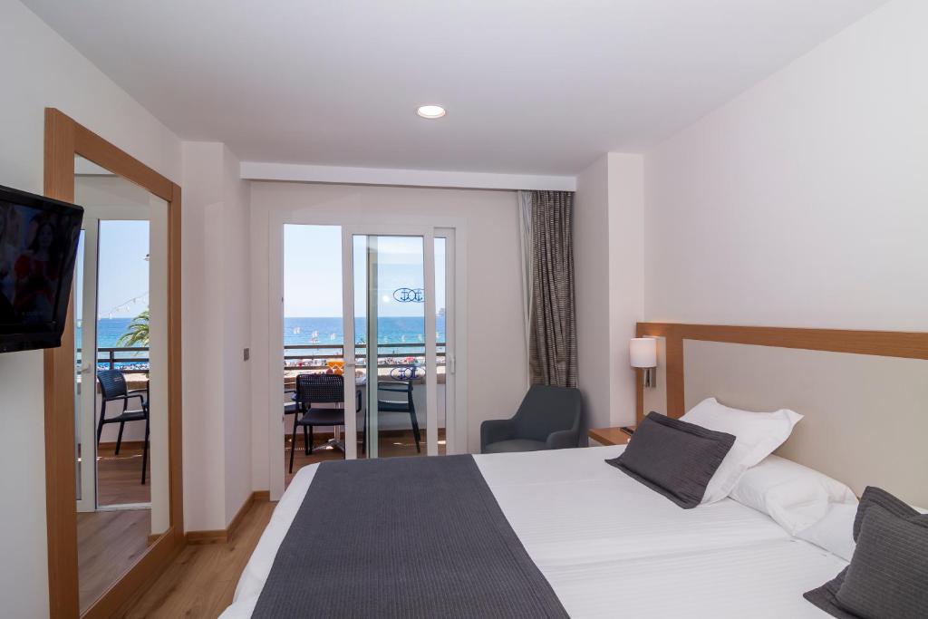 Dormitorio del Les Dunes Comodoro, en Benidorm.