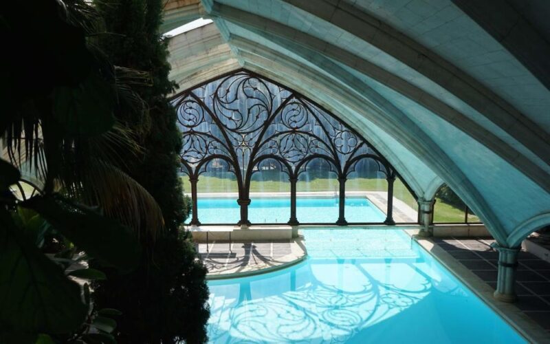 piscina con forja
