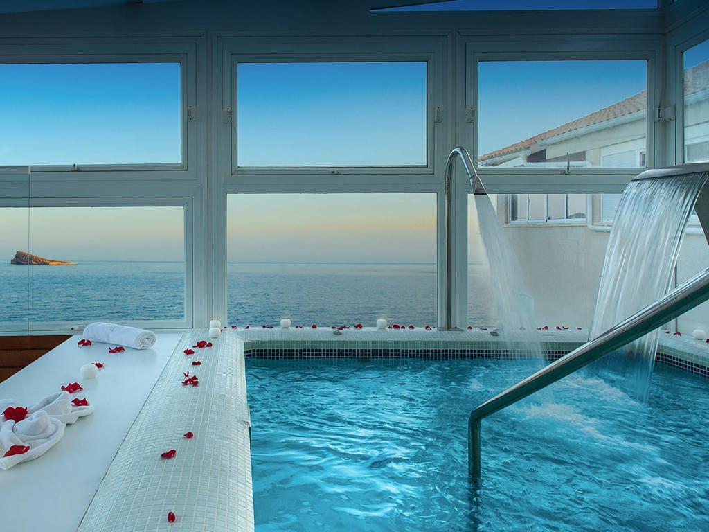 Circuito de bienestar y zona de relajación del spa de lujo en el Hotel Boutique Villa Venecia, Costa Blanca.