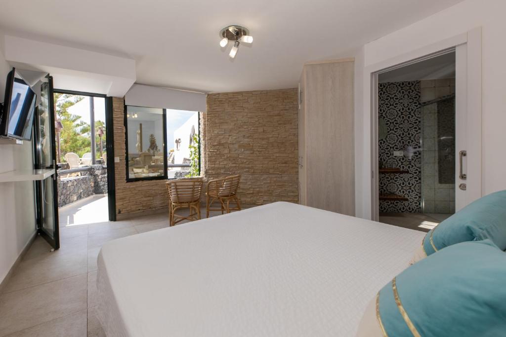 Una habitación doble, sencilla y cómoda.