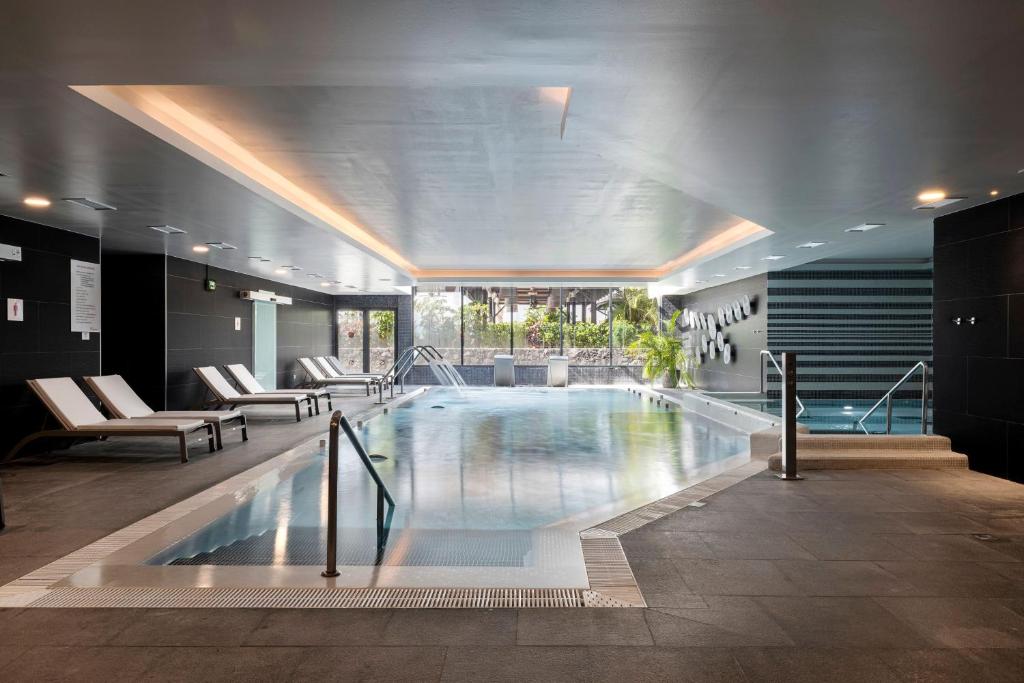 La zona de spa, para desconectar entre palmeras y agua.