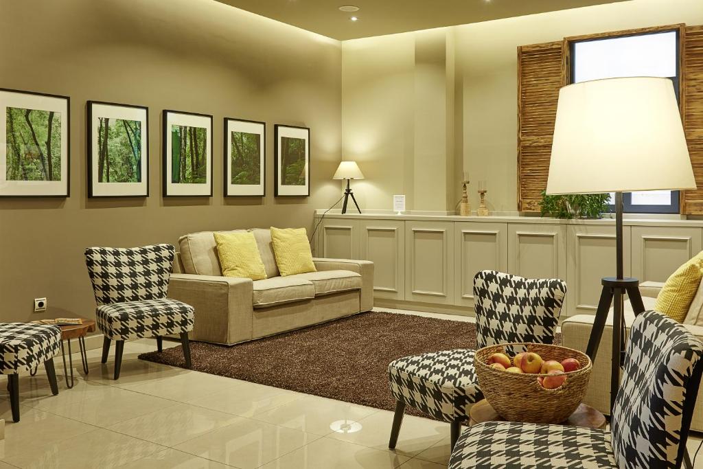 Salón interior acogedor del Hotel Benahoare, en Los Llanos de Aridane.